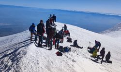 Ağrı Dağı'nda Yazın Tırmanış ve Kayak Keyfi Bir Arada