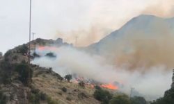 Hakkari Kırıkdağ’da Anız Yangını Yerleşim Yerlerine Sıçradı