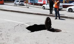 Erzurum'da Sağanak Sonrası Cadde Çöktü