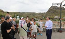 Kars Valisi Turistlere Rehberlik Yaptı