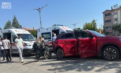 Elazığ’da Motosiklet ile Togg Çarpıştı: 2 Kişi Yaralandı