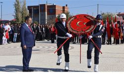 Iğdır’da 29 Ekim Cumhuriyet Bayramı öncesi çelenk töreni