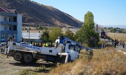 Muş’ta yolcu treni beton pompasına çarptı; 1 ölü, 2 yaralı