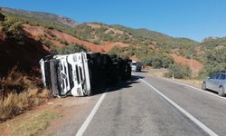 Tunceli'de tır devrildi: 1 yaralı