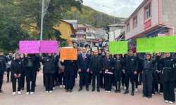 Üniversite öğrencileri kadına yönelik şiddete tepki gösterdi