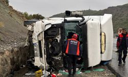 Üzümlü’de tır devrildi: 1 yaralı