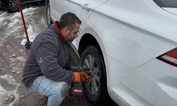 Malatya’da kar yağdı, lastikçilerde kuyruk oluştu