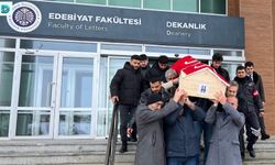 Erzurum'da Üzerine Çatıdan Buz Kütlesi Düşen Genç Yaşam Mücadelesini Kaybetti