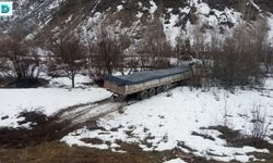 Tunceli'de Şeker Yüklü Tır Şarampole Yuvarlandı