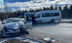 Erzurum'da Servis Aracı İle Otomobil Çarpıştı: 6 Yaralı