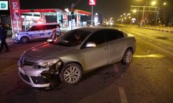 Malatya’da Hafif Ticari Araç Otomobille Çarpıştı: 2 Yaralı