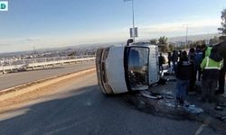 Adıyaman’da Virajı Alamayan Kamyonet Devrildi