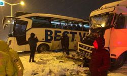 Bitlis’te Tır İle Otobüs Çarpıştı: 2 Kişi Yaralandı