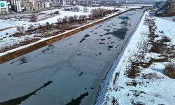 Türkiye'nin en uzun nehri kısmen buz tuttu