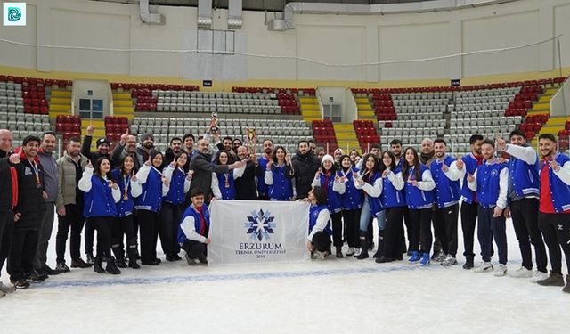 ETÜ Buz Hokeyinde Çifte Kupa Kazandı