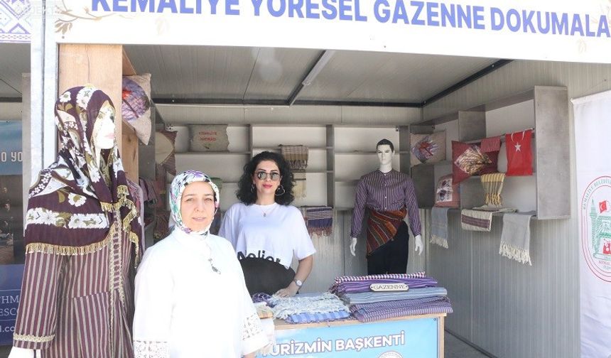 Kemaliyeli Kadınlar, Yok Olmak Üzere Olan Gazenne Kumaşını Yeniden Canlandırıyor