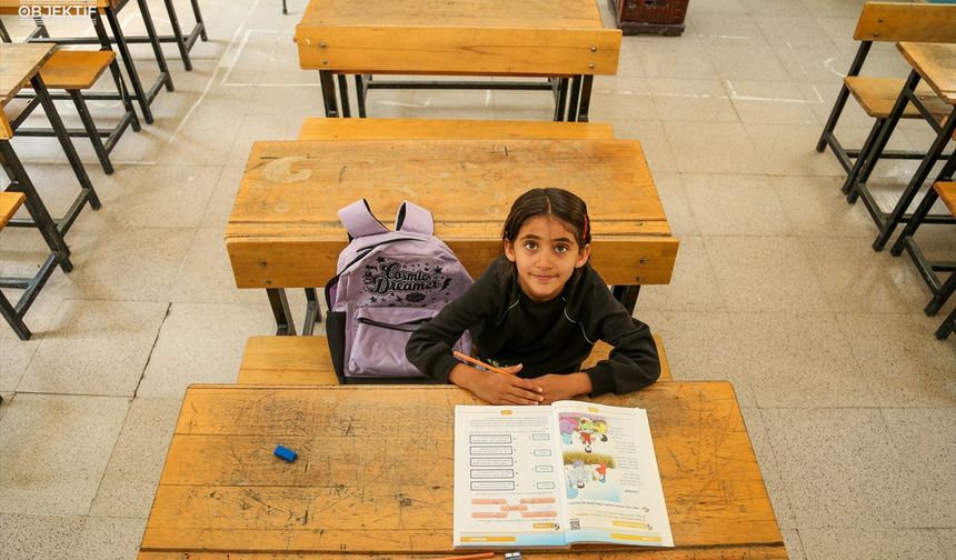 Okulun tek öğrencisi Hasret, bu yıl da okula yalnız başladı