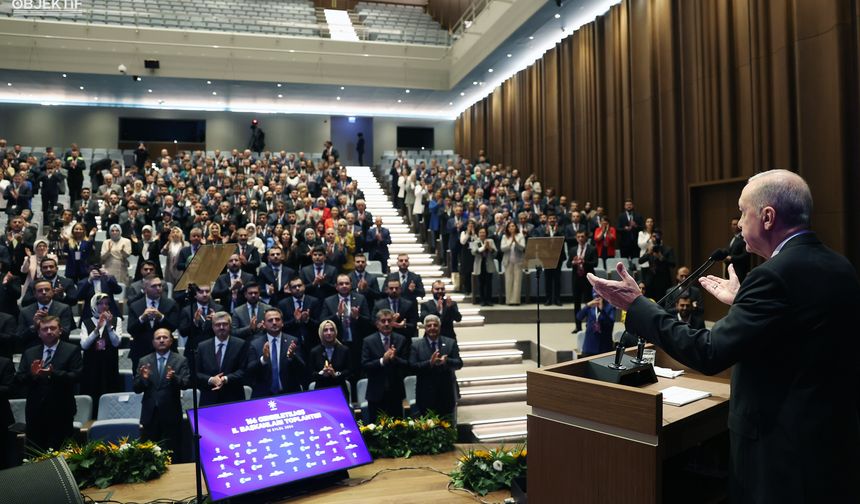 Cumhurbaşkanı Erdoğan: "CHP Lideri Özel'in Millete Bir Özür Borcu Olduğuna İnanıyoruz"