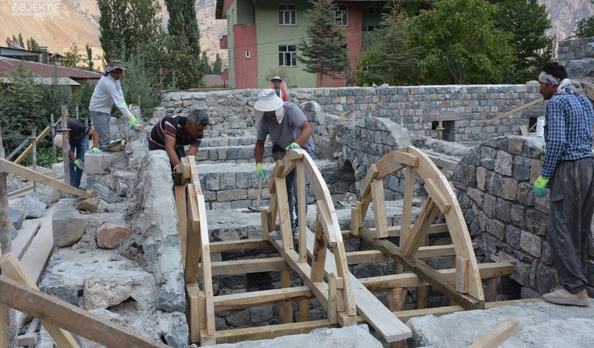 Hakkari'deki tarihi medresede restorasyon çalışmaları sürüyor