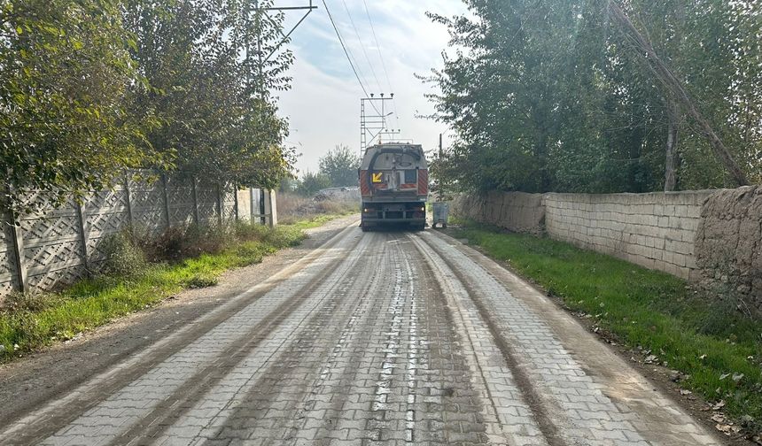 Iğdır İl Özel İdaresi'nin köylerde temizlik seferberliği sürüyor