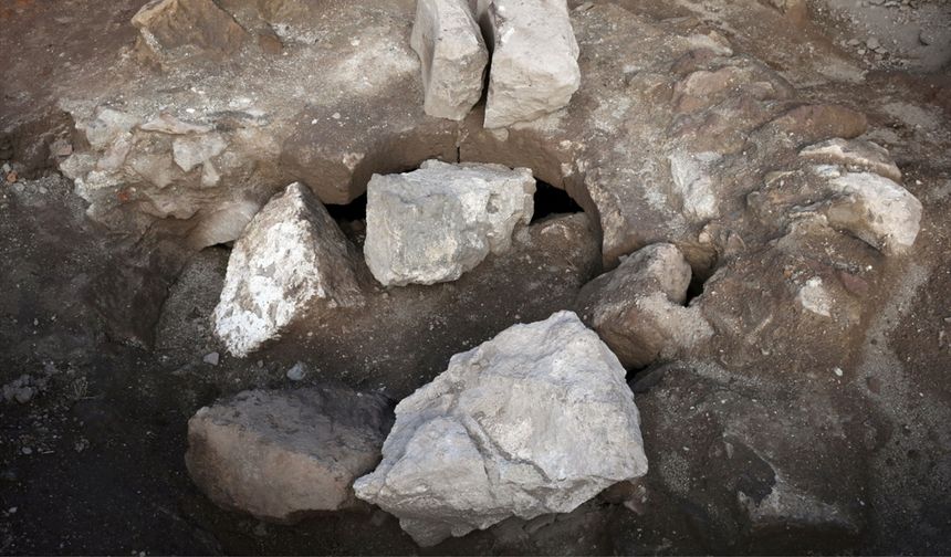 Eski Ahlat Şehri Kalesi'ndeki kazılarda su sarnıcı ortaya çıkarıldı