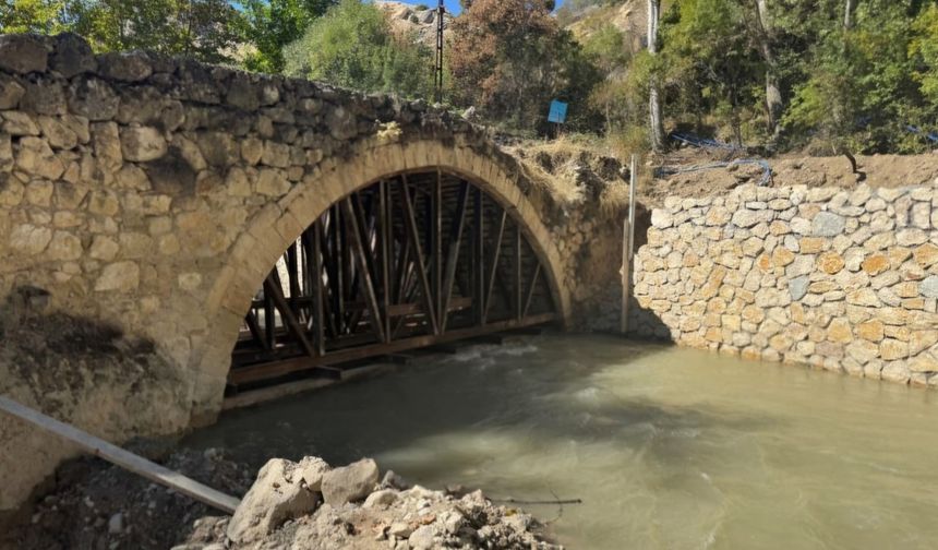 300 yıllık tarihi köprü ayağa kaldırılacak