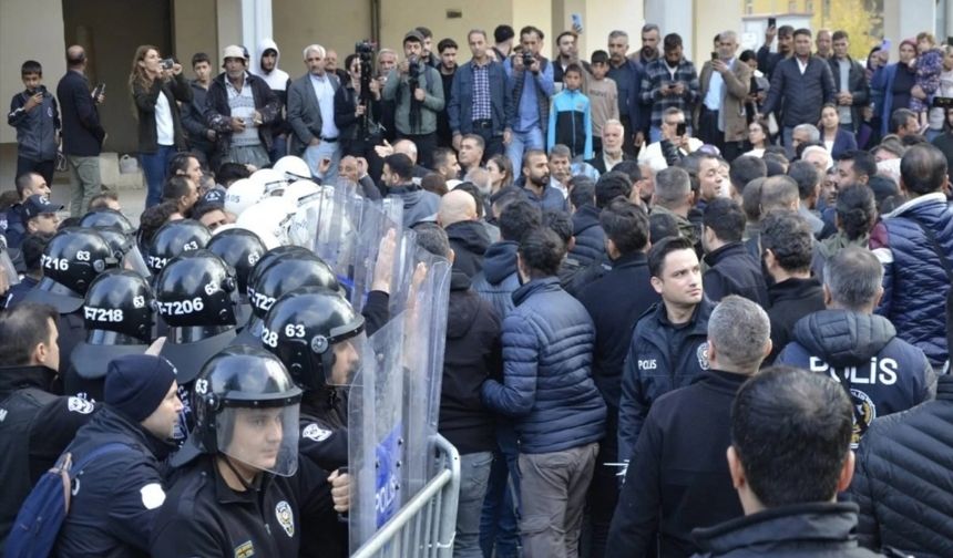 İçişleri Bakanlığı duyurdu: Kayyum protestolarında 253 Gözaltı, 33 Tutuklama