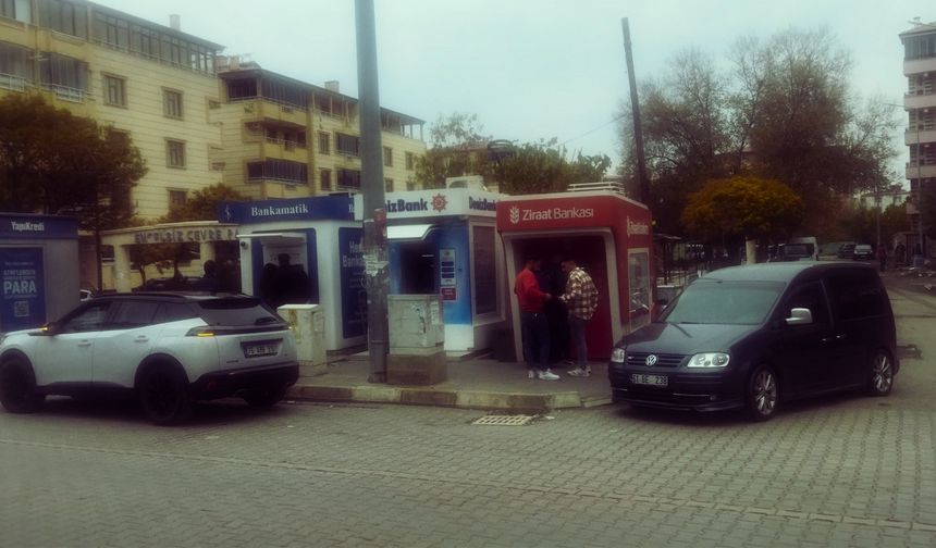 Vatandaştan ATM'lere tepki: ATM'ler yolu işgal ediyor