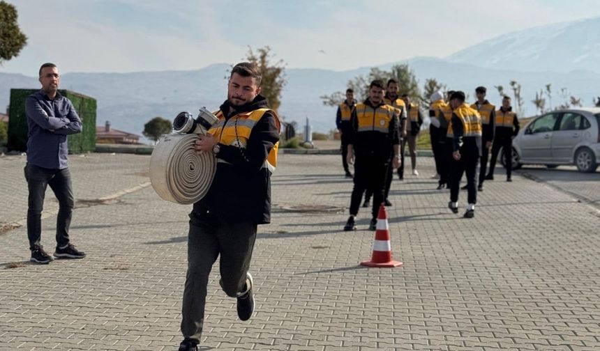 Iğdır Üniversitesi öğrencileri afet eğitimleri için sahada