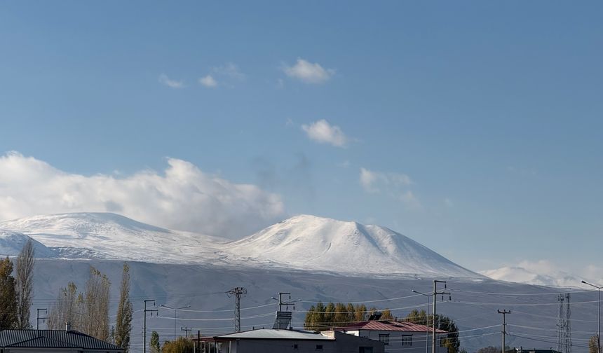 Iğdır ovasını çevreleyen dağlar yeniden beyaza büründü