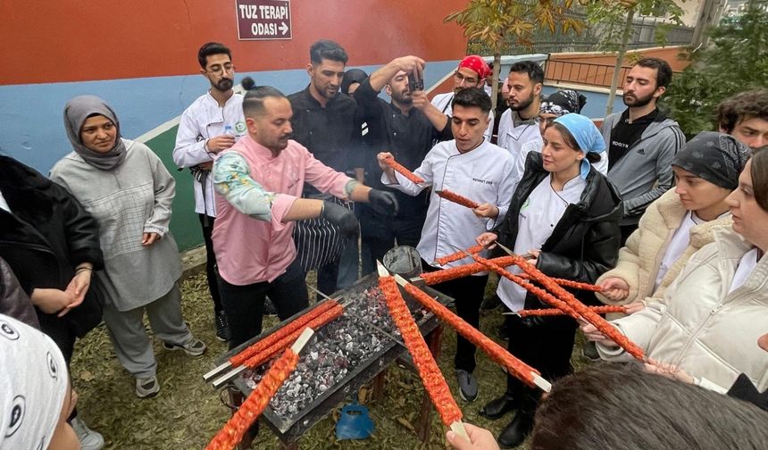 Iğdır'ın gastronomi öğrencileri işin mutfağında