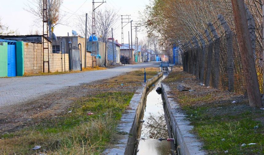 Iğdır’da toprak sulama kanalları modernleşiyor