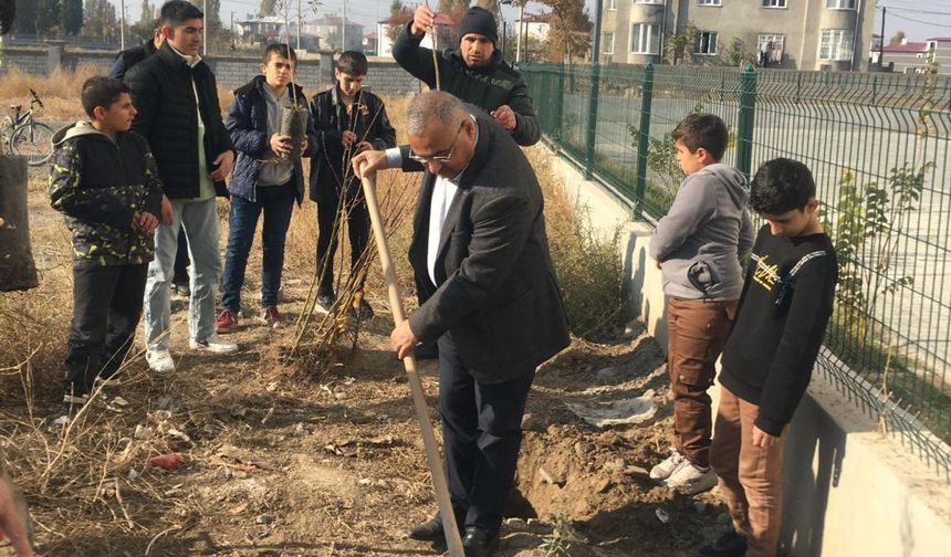 Iğdır İl Müftüsü Demirel: Fidanlar geleceğin yeşil mirası olacak