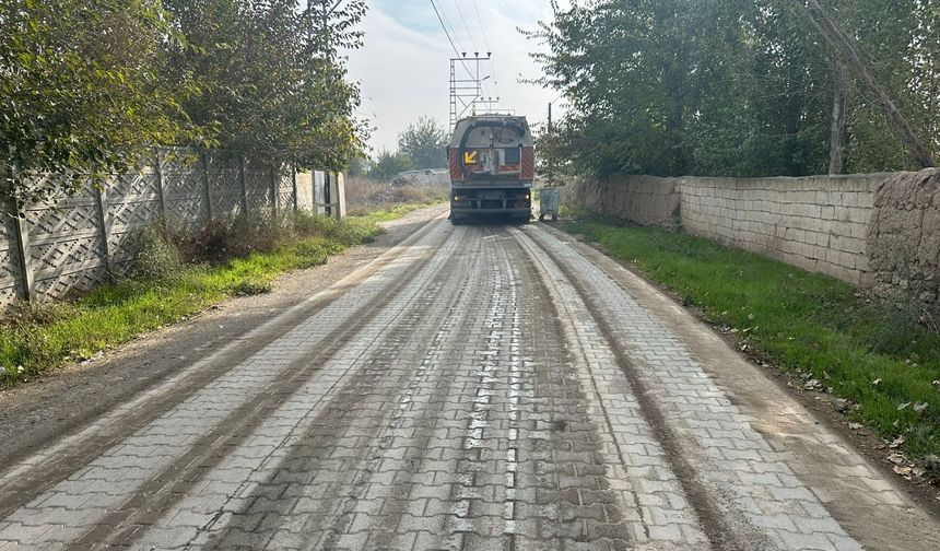 Iğdır İl Özel İdaresi, köylerde temizlik çalışmalarına devam ediyor