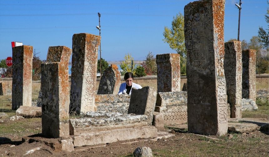 Selçuklu Mezarlığı'nda 45 yeni mezar gün yüzüne çıkarıldı