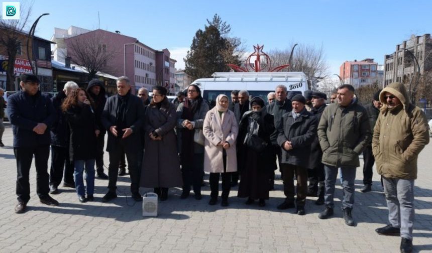 Kağızman 'da Kayyım Protestosu: "Seçimle Geldik, Kayyımla Gitmeyiz"