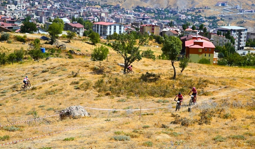 Bisiklet, Hakkari, Uluslararası Dağ Bisikleti Yarışması, Ülke, Yarışma 1