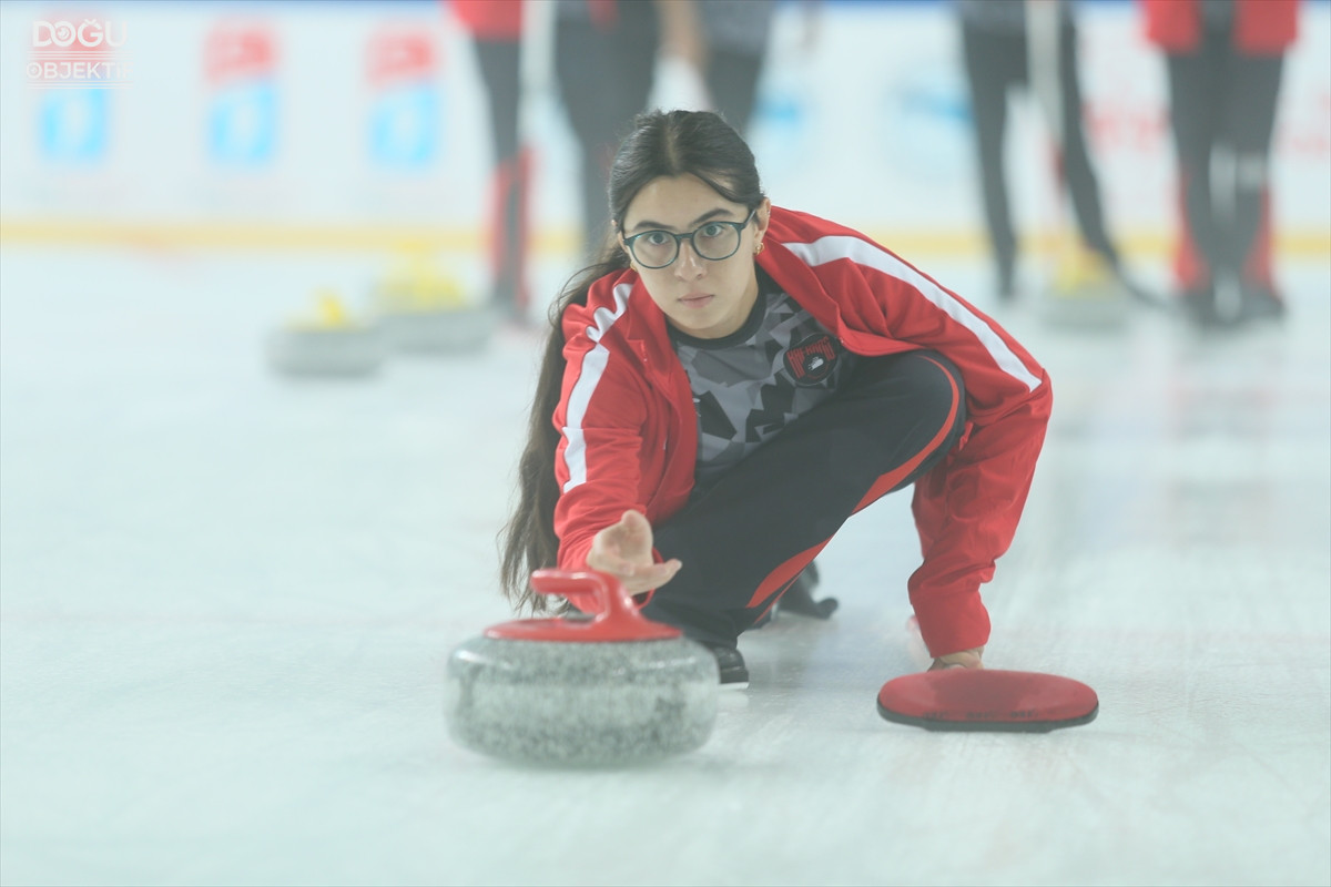 Buzun Üzerine Çıkan Karslı Kızlar, Curlingde Zirveye Yürüyor 2