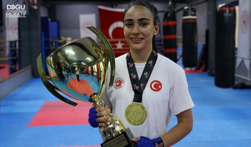 Kick Boks Dünya Şampiyonu Özlem Melek Korkmaz, Yeni Madalyalar Için Hazırlanıyor 1