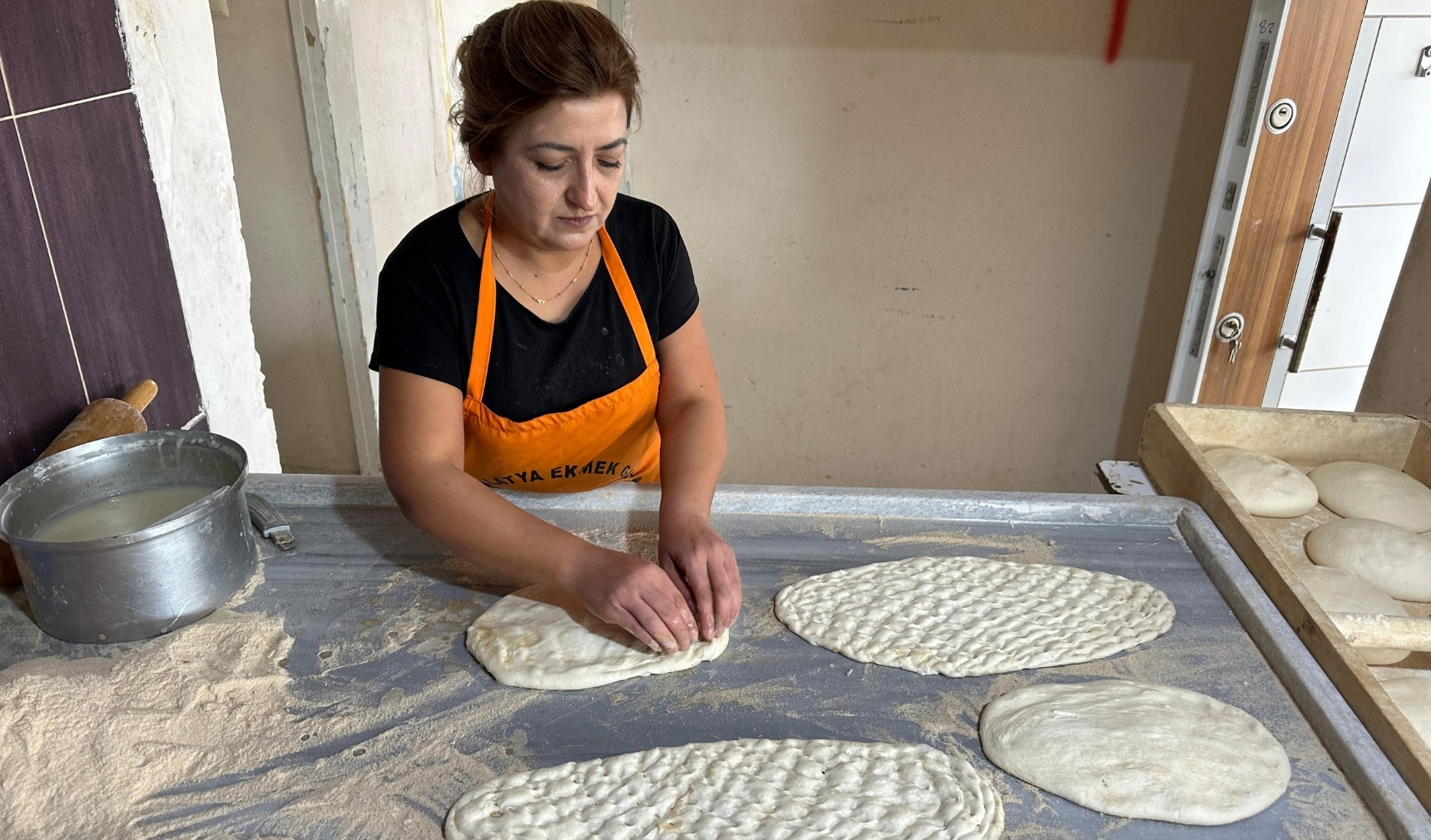 Eşinden Kalan Ekmek Fırınının Başına Geçti, Azmi Ile Örnek Oluyor