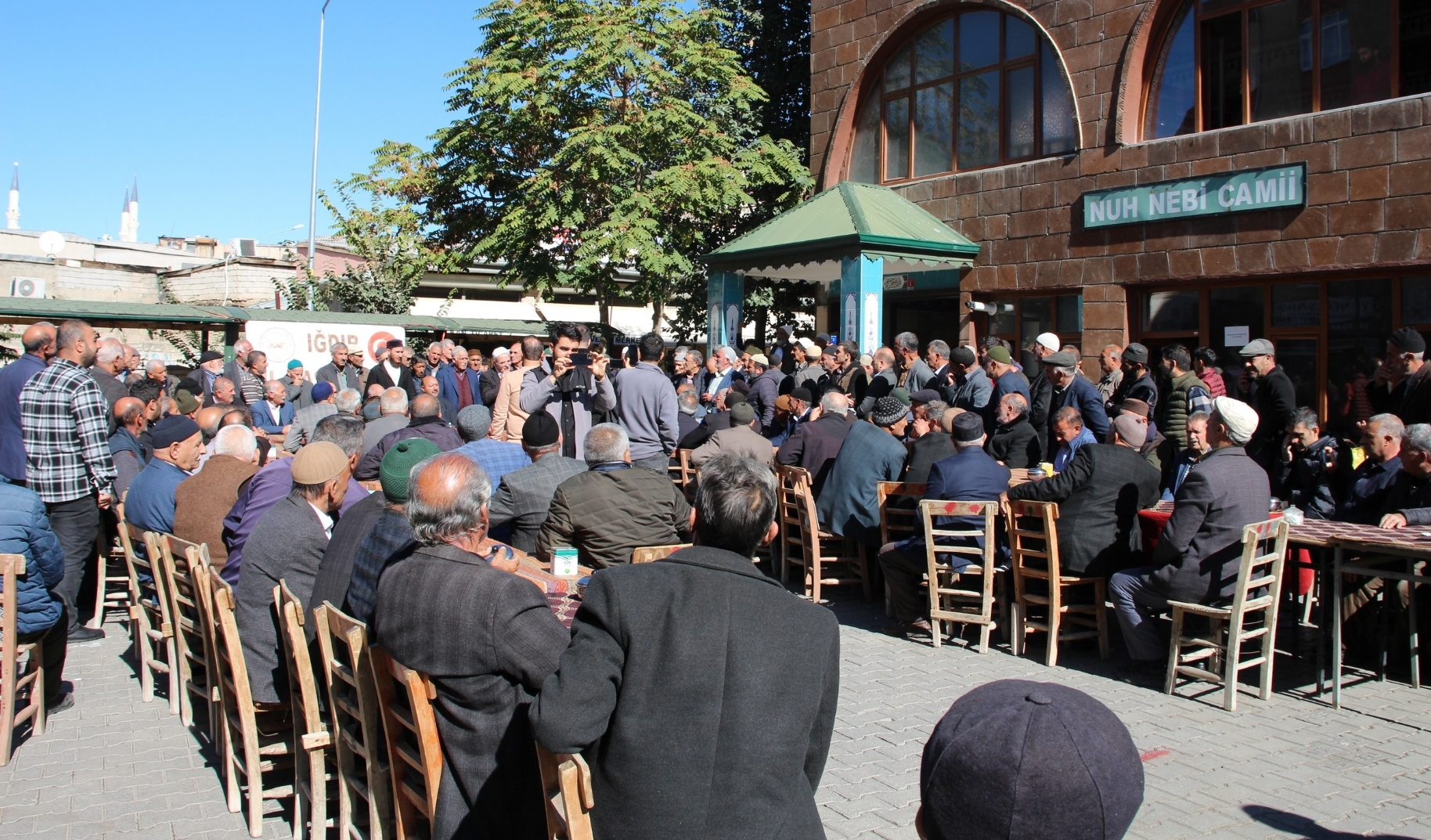 Iğdır’da Bir Araya Gelen Kanaat Önderleri Öğle Namazı Çıkışı Filistin’e Destek Amacıyla Basın Açıklaması Yapıldı.i