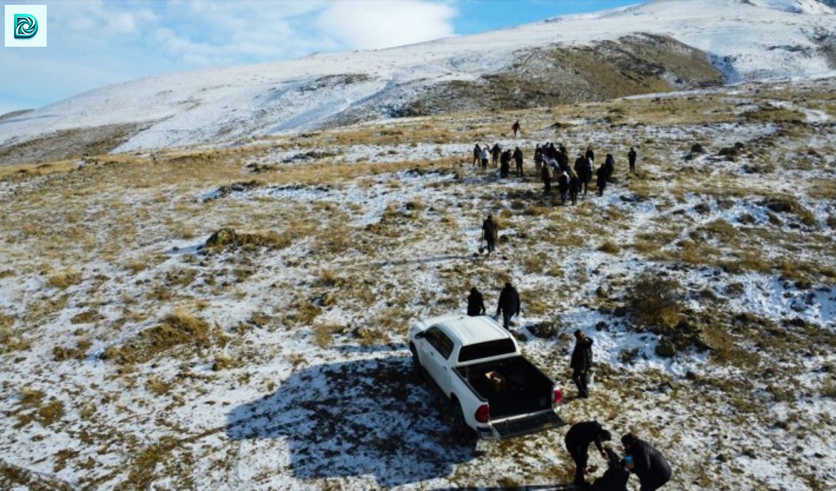 Iğdır Üniversitesi Avcılık Ve Yaban Hayatı Bölümü Öğrencileri, Akademisyenlerin Eşliğinde Yaban Hayvanları Için Ağrı Dağı Eteklerindeki Pamuk Dağı'na Yem Ve Et Bıraktı.