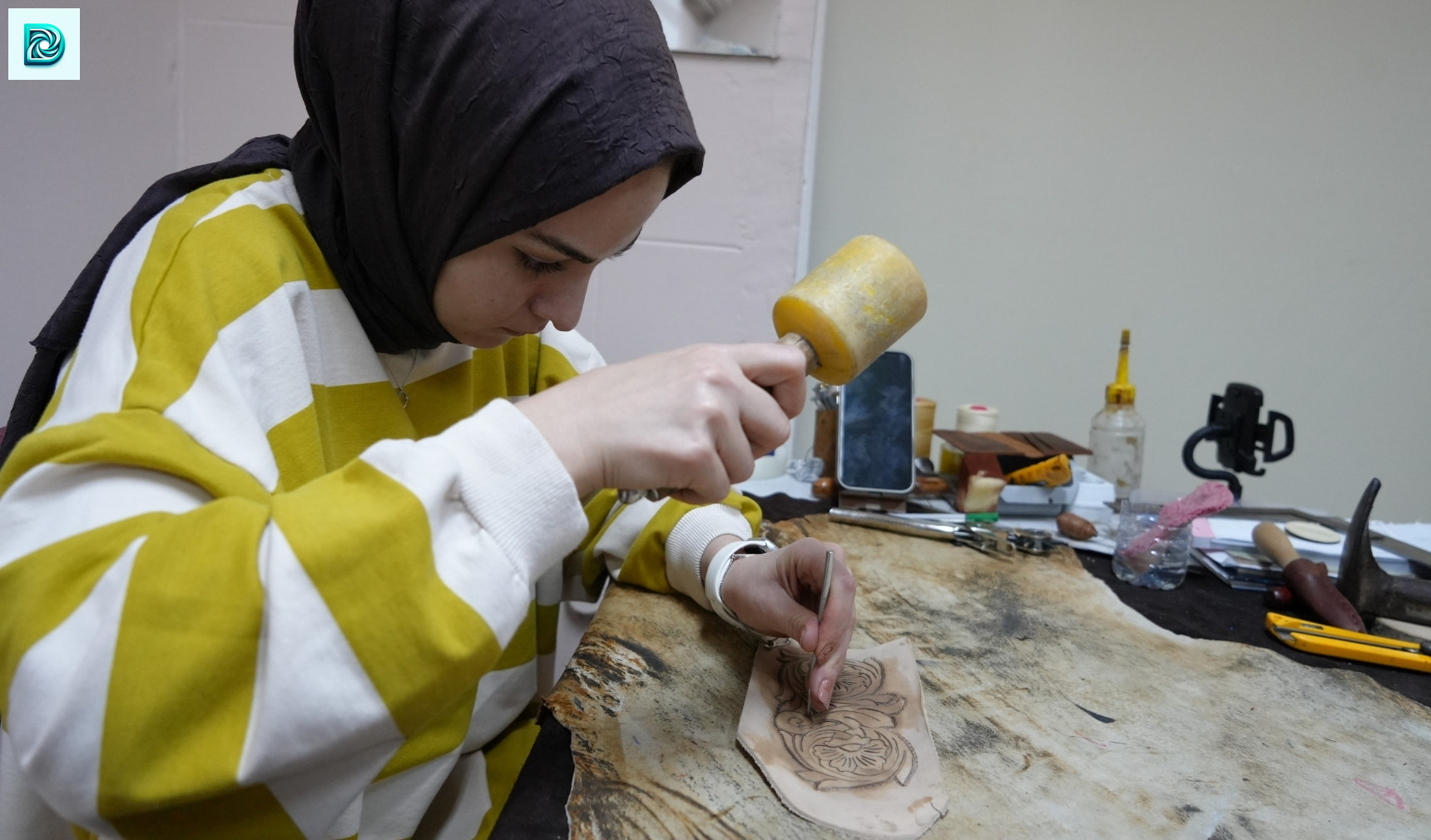 Iğdır Üniversitesi Deri Atölyesinde El İşçiliği İle Sanat İşliyor 1