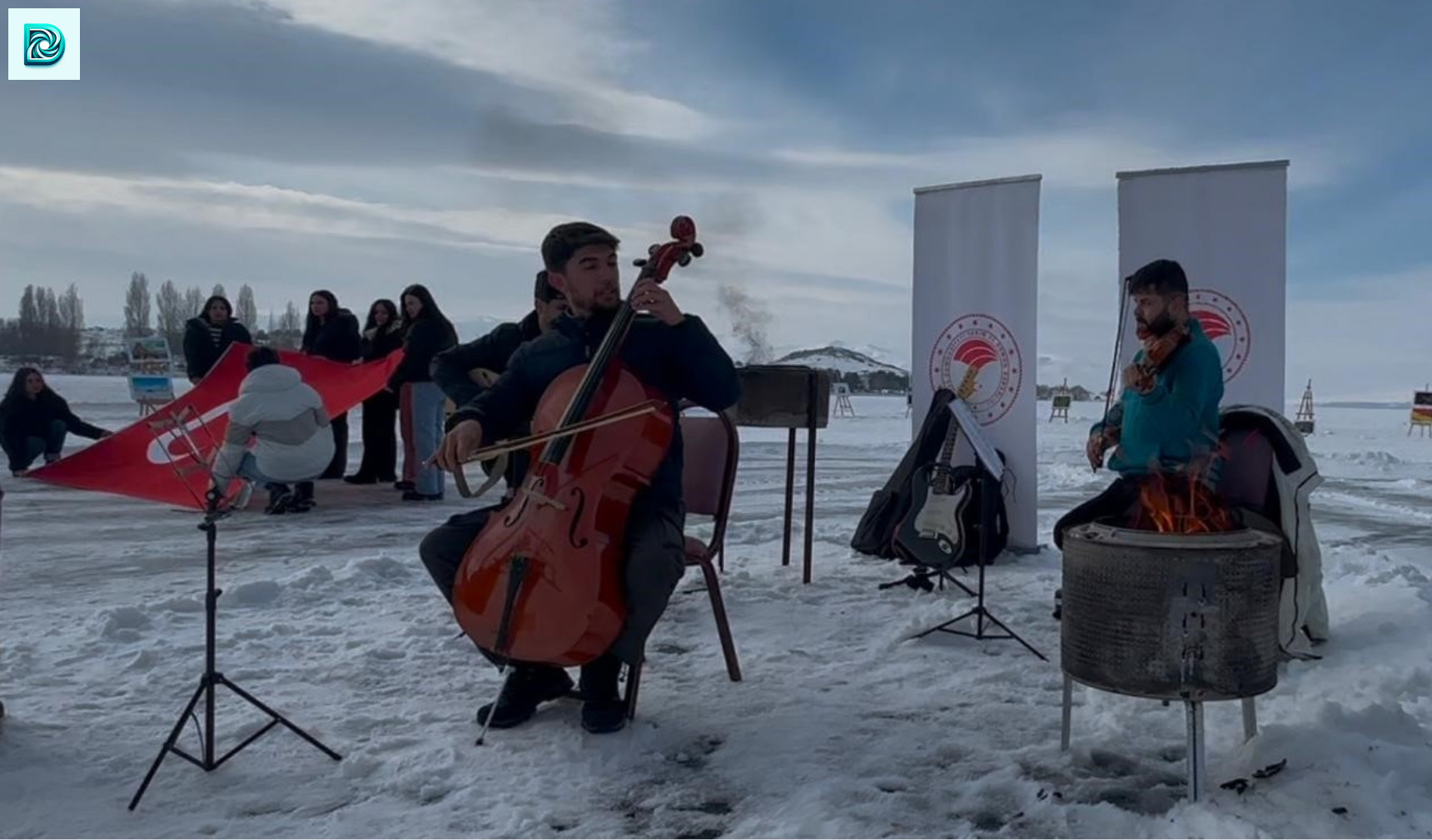 Ardahan'da Donan Göl Üzerinde Resim Sergisi Açıldı 1