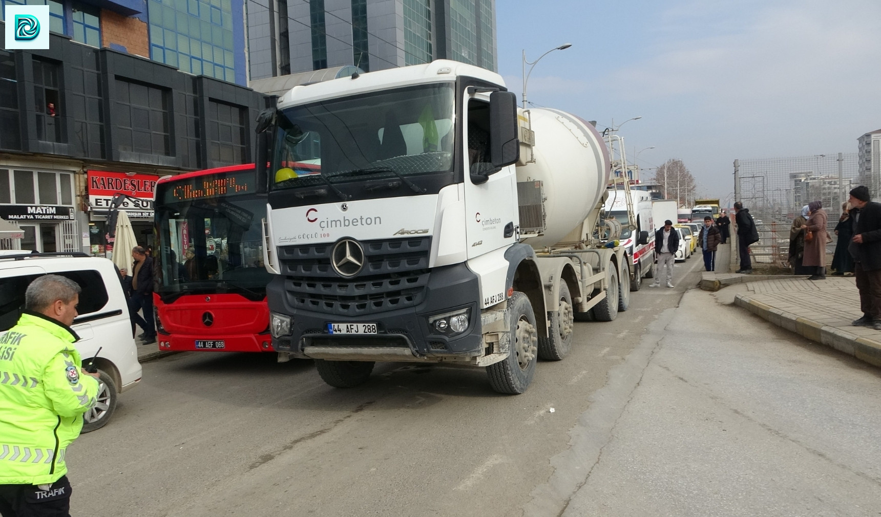 Malatya'da Beton Mikserinin Çarptığı Kadın Yaralandı 1