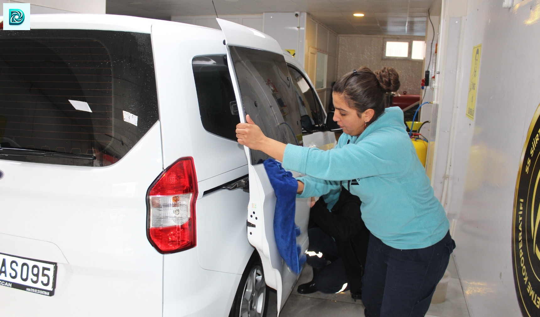 Siirt'te Ev Hanımları Kooperatif Kurarak Oto Yıkama Açtı