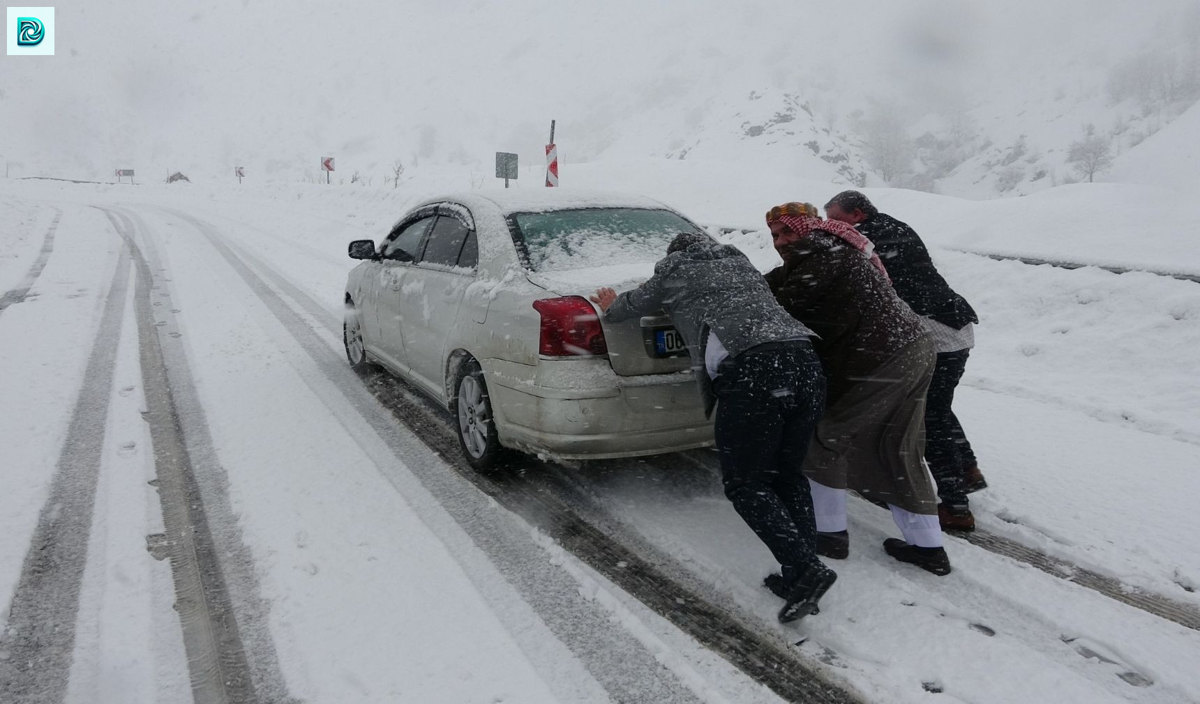 Doğu’da Köy Yolları Ulaşıma Kapandı (3)