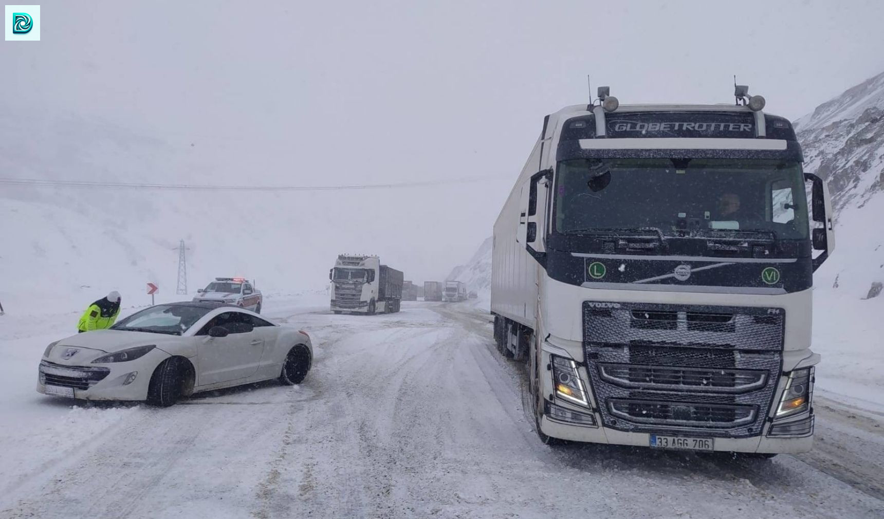 Jandarma Erzurum’da Yolda Kalan 143 Vatandaşa Ulaştı (1)